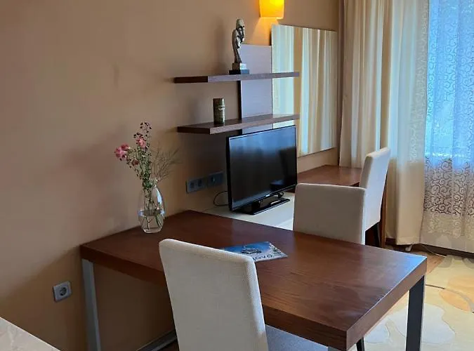 Aparthotel St Trifon Guests