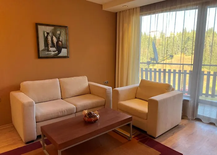 Aparthotel St Trifon Guests *