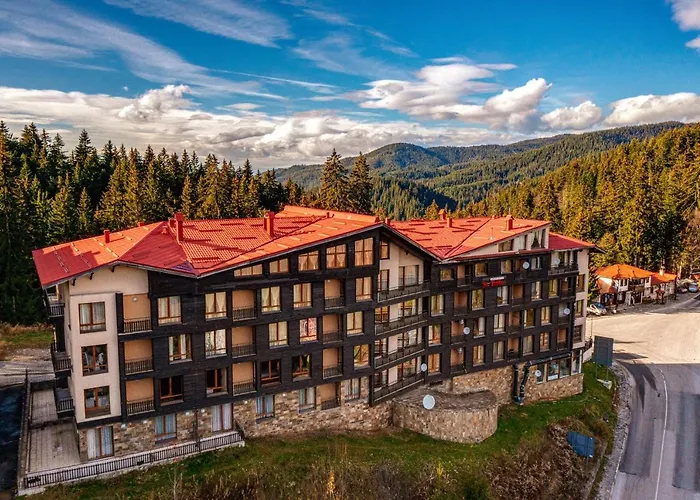 Aparthotel St Trifon Guests *