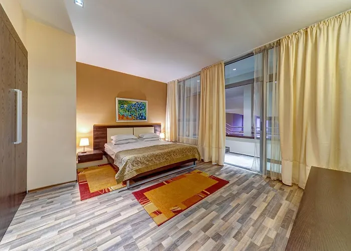 Aparthotel St Trifon Guests